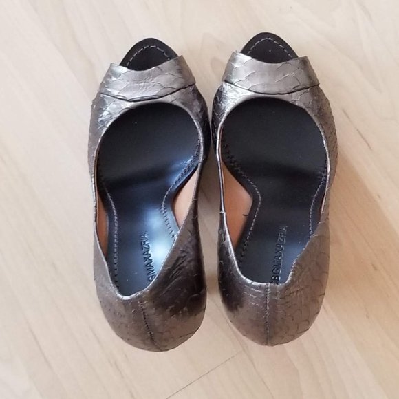 BCBGMaxAzria Nadette snakeskin metallic pumps S6 - Picture 3 of 9